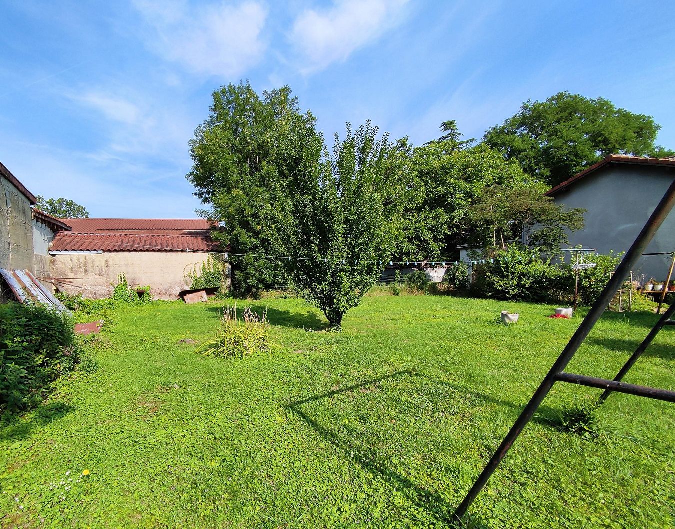 Terrain à bâtir de 441 m² à SAINT-PRIEST (69) 1