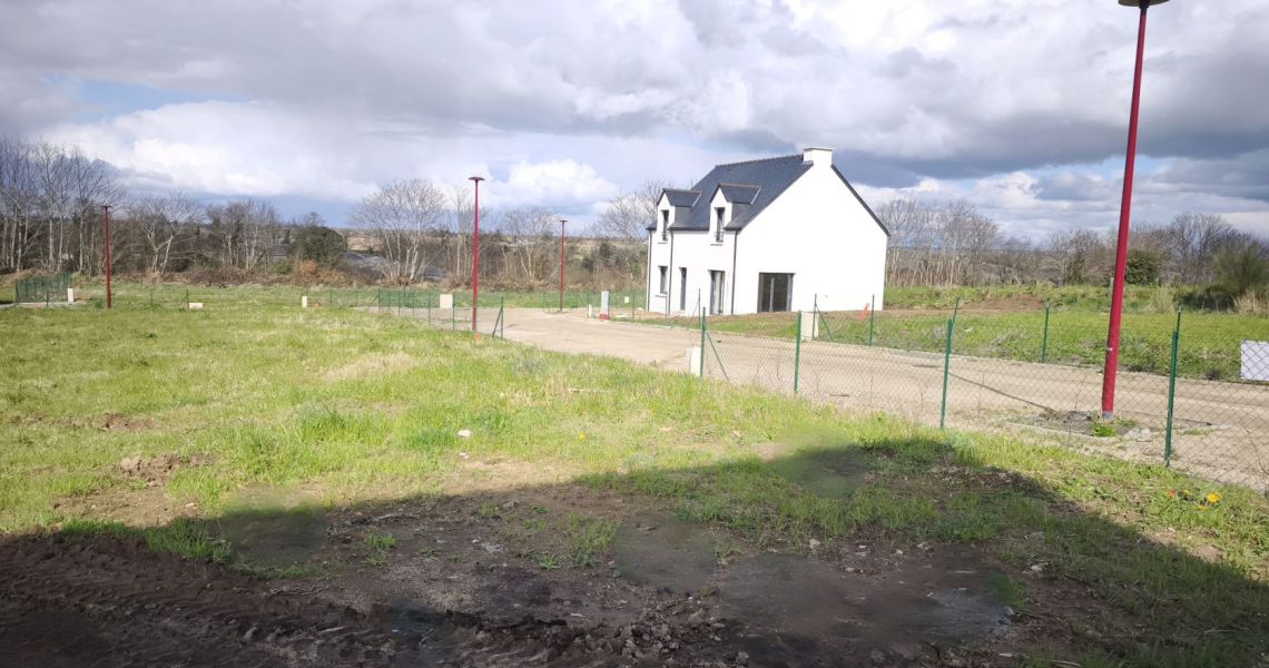 image Terrain à bâtir de 352 m² à SAINT-YVI (29)