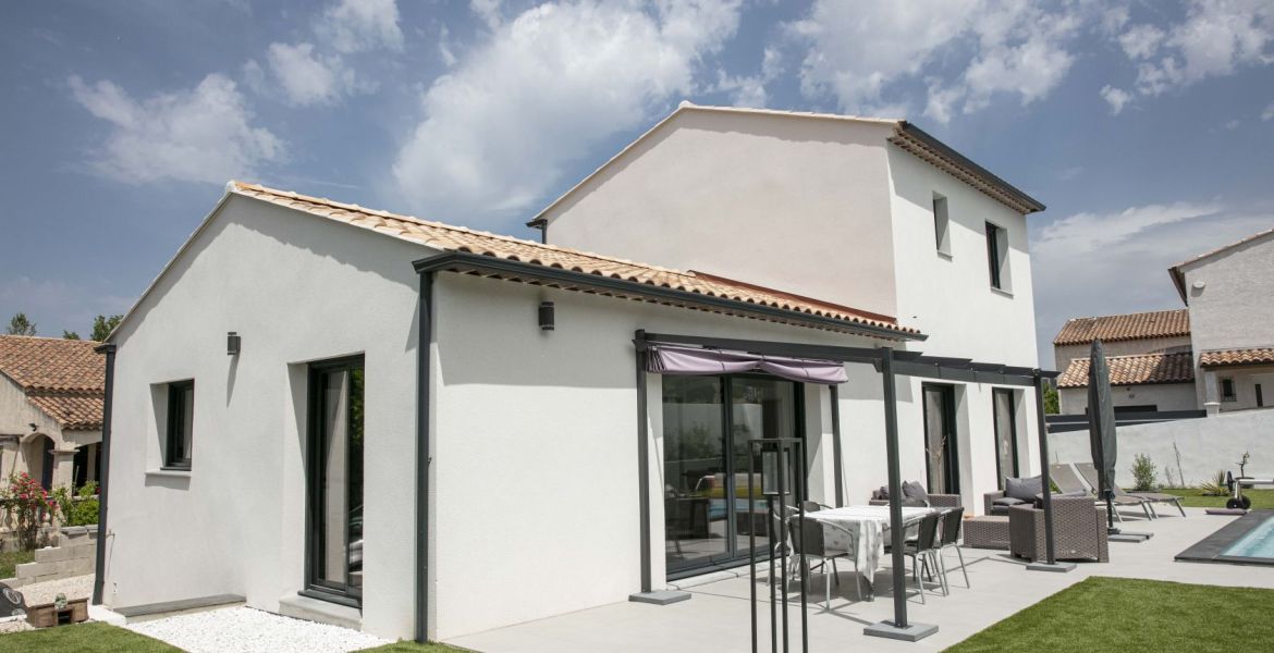 image Maison 105 m² avec terrain à SAINT-ESTEVE-JANSON (13)