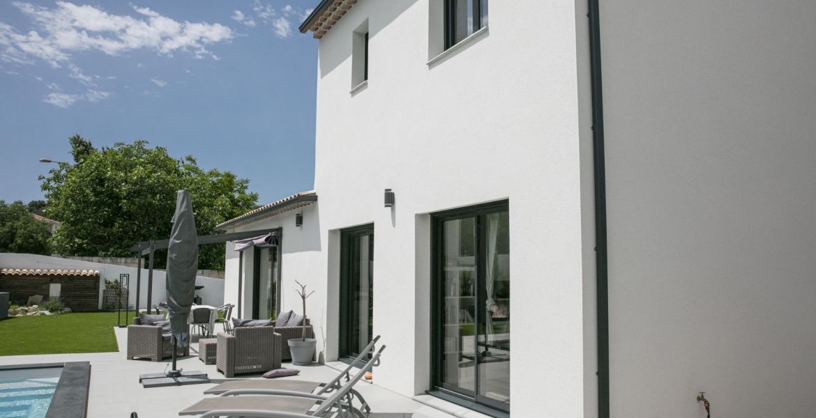 image Maison 105 m² avec terrain à SAINT-ESTEVE-JANSON (13)