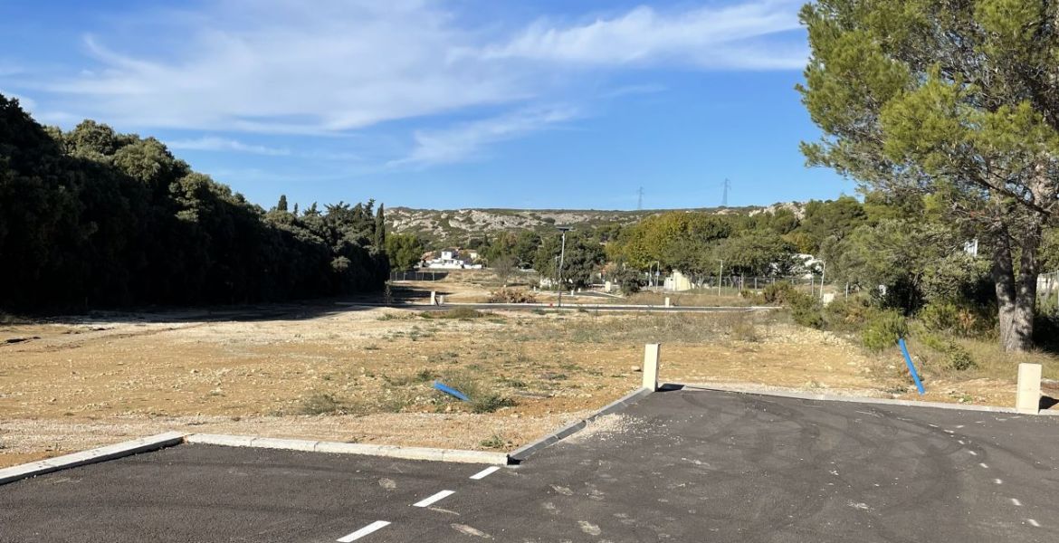 image Terrain à bâtir de 657 m² à LANCON-PROVENCE (13)