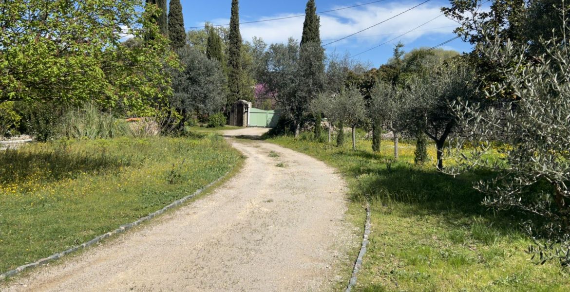 image Terrain à bâtir de 1100 m² à DRAGUIGNAN (83)