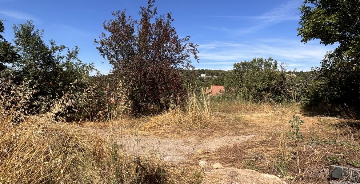 image Terrain à bâtir de 1000 m² à GARDANNE (13)