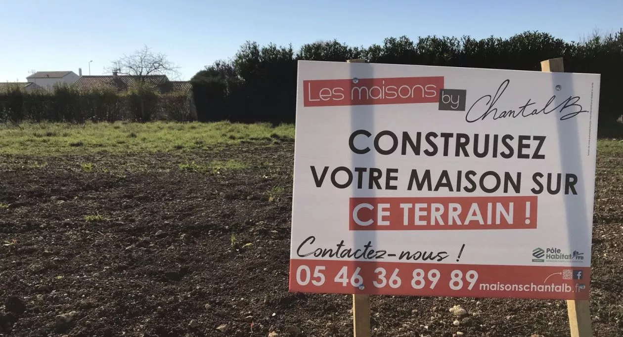 Image 1 Terrain à bâtir de 400 m² à LOIRE-LES-MARAIS (17)