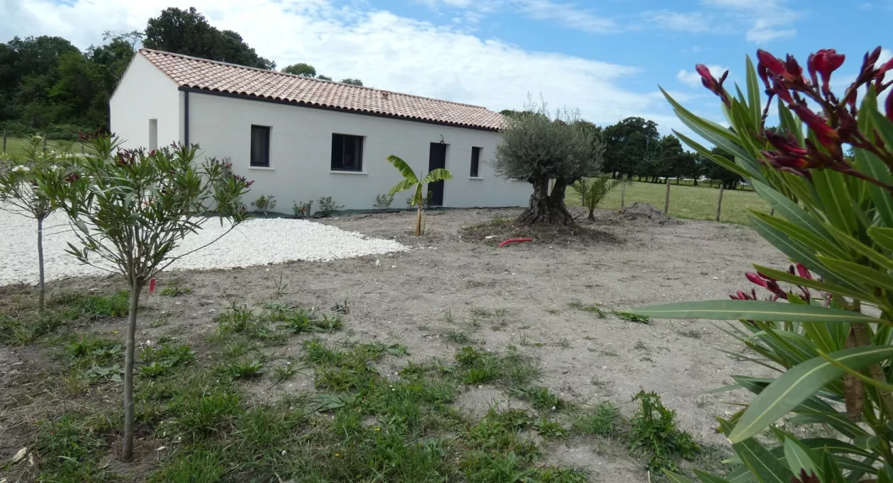 Image 1 Projet de construction d'une maison 85 m² avec terrain à CHALAIS (16)