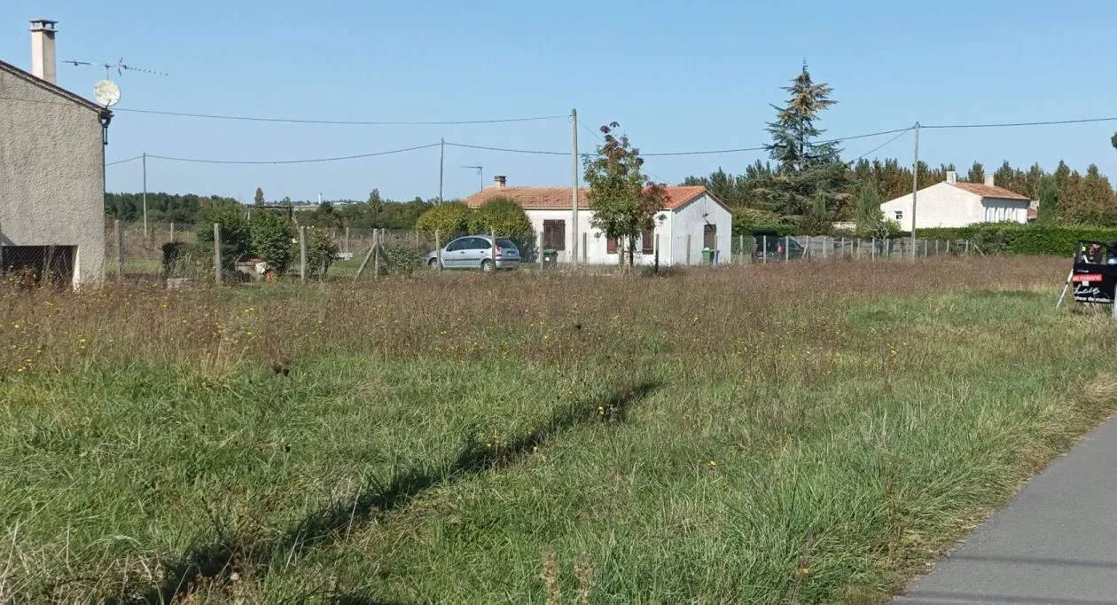 Image 1 Terrain à bâtir de 1918 m² à COURCOURY (17)