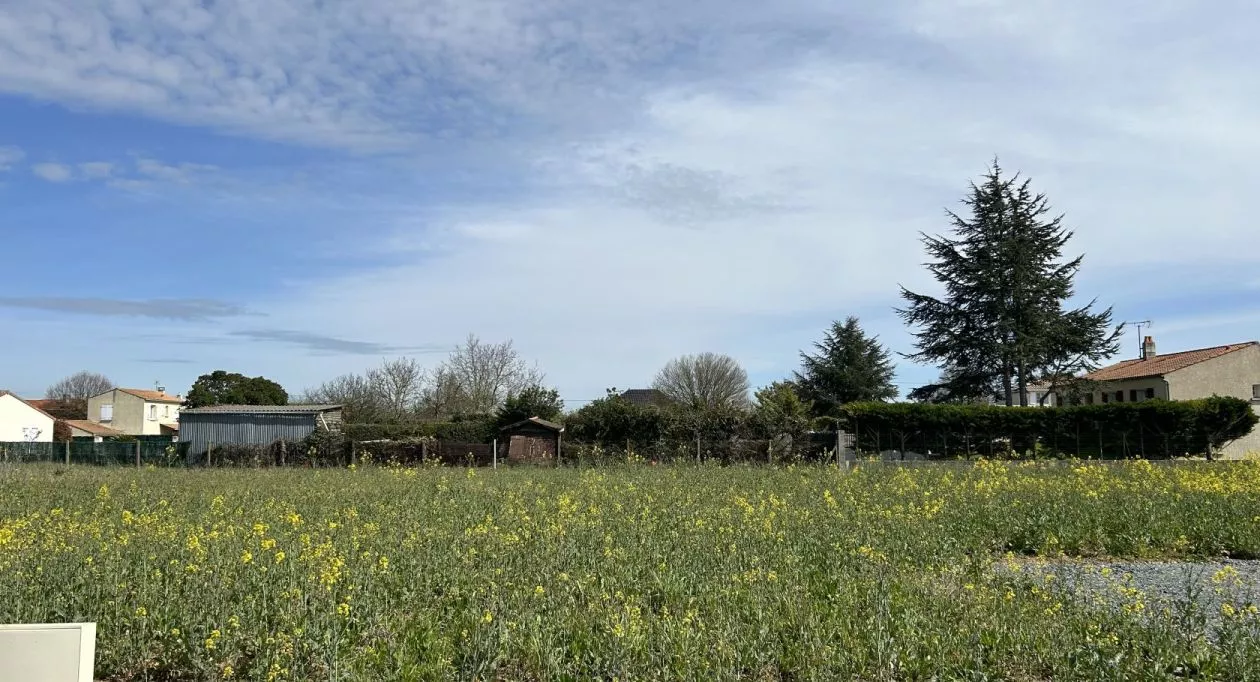 Image 1 Terrain à bâtir de 442 m² à FERRIERES (17)