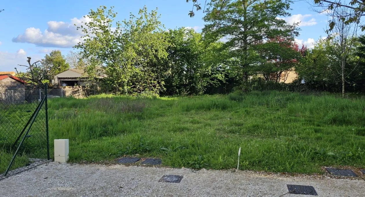 Image 1 Terrain à bâtir de 469 m² à SOYAUX (16)