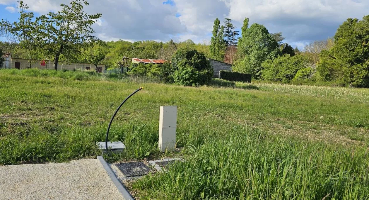 Image 1 Terrain à bâtir de 611 m² à TROIS-PALIS (16)