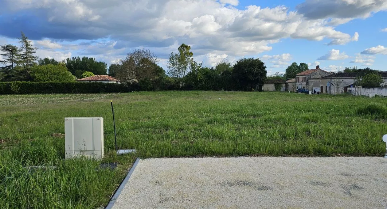 Image 2 Terrain à bâtir de 611 m² à TROIS-PALIS (16)