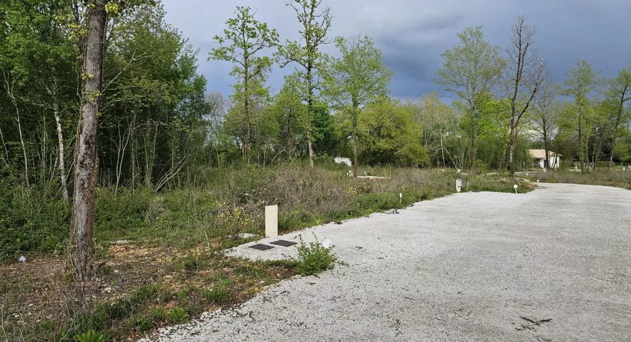 Image 2 Terrain à bâtir de 625 m² à PUYMOYEN (16)