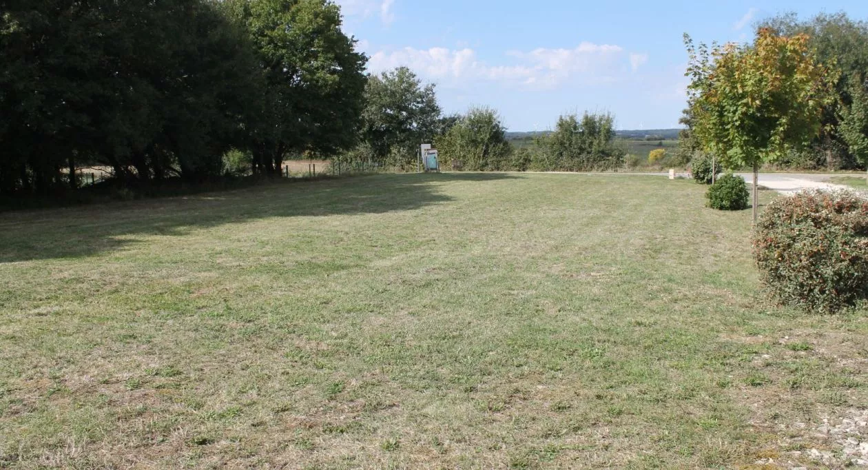 Image 2 Terrain à bâtir de 831 m² à VERTEUIL-SUR-CHARENTE (16)