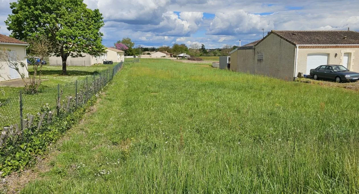 Image 2 Terrain à bâtir de 1290 m² à VINDELLE (16)