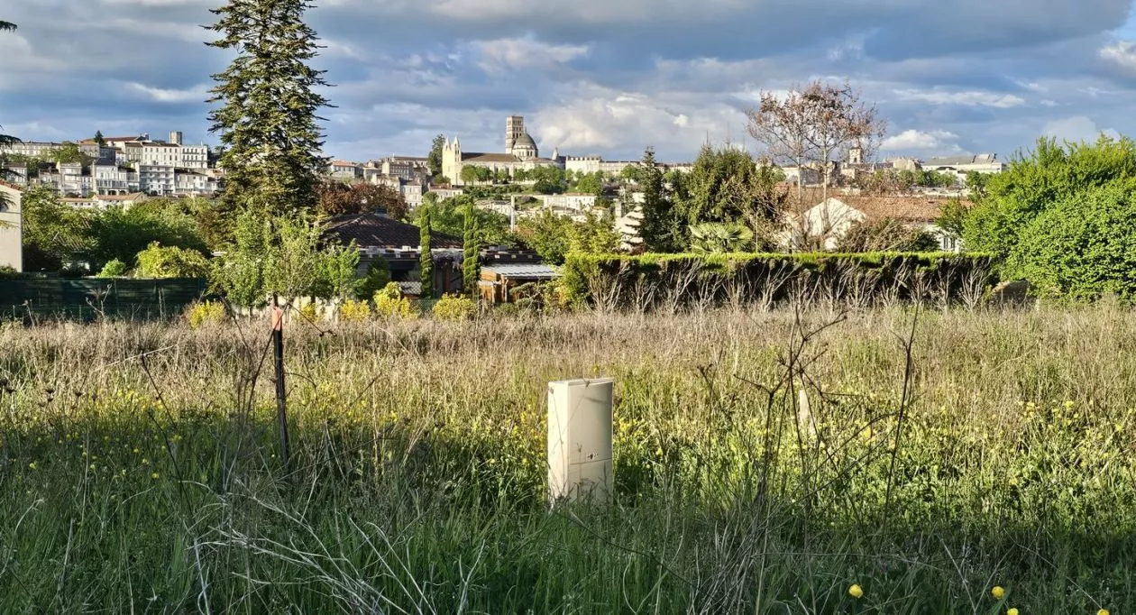 Image 2 Terrain à bâtir de 803 m² à ANGOULEME (16)