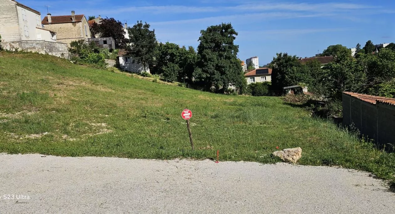 Image 2 Terrain à bâtir de 350 m² à ANGOULEME (16)