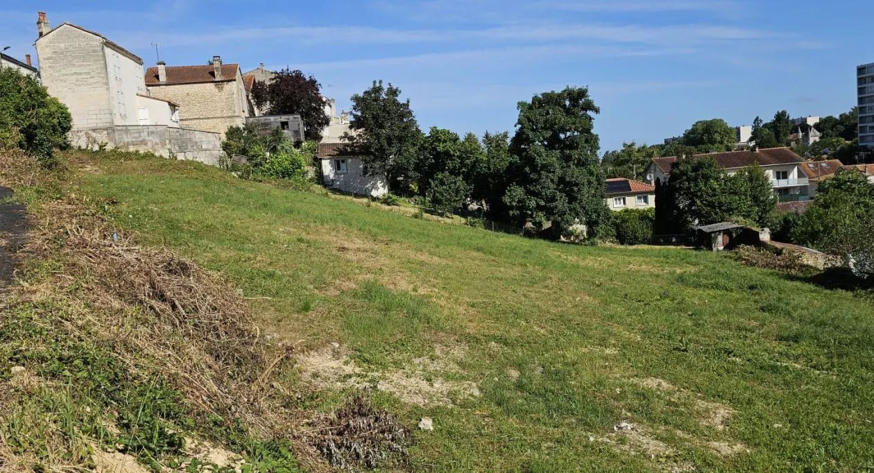 Image 3 Terrain à bâtir de 350 m² à ANGOULEME (16)
