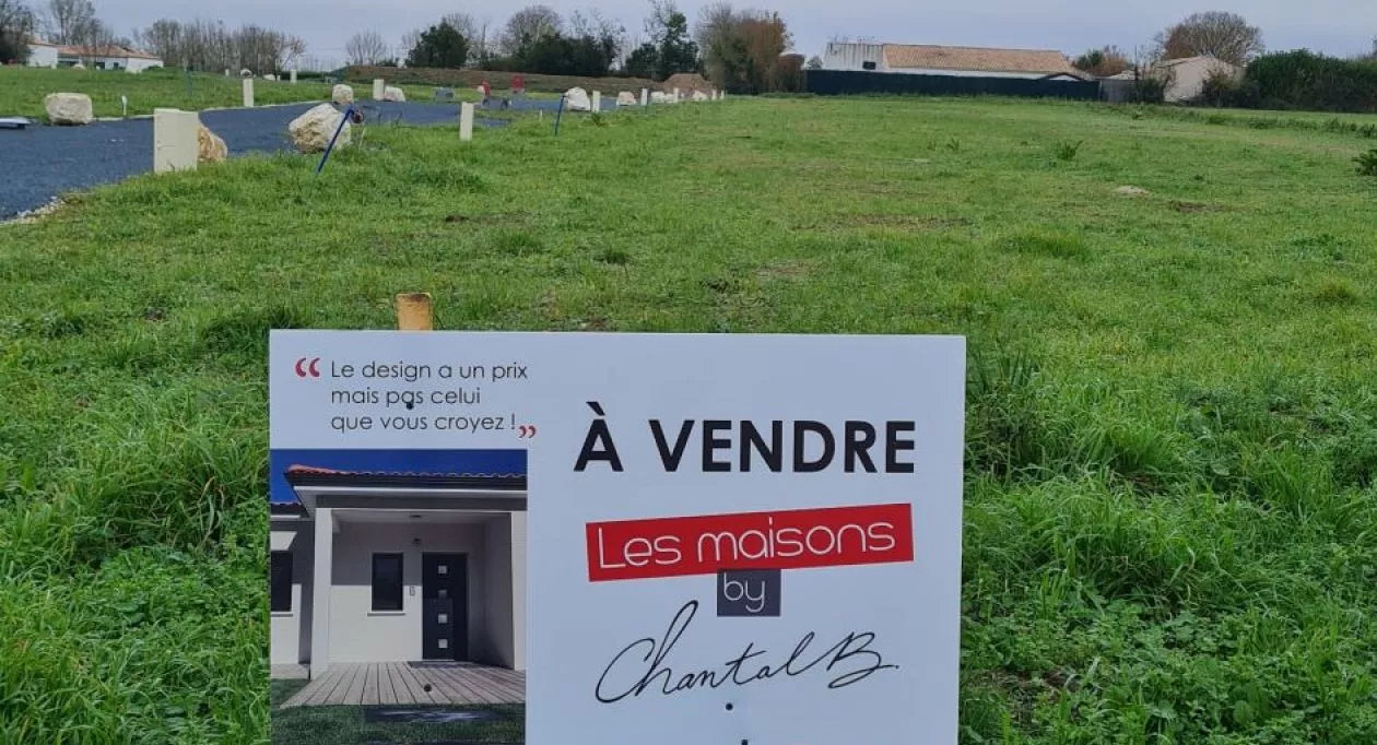 Image 1 Terrain à bâtir de 422 m² à SAINTE-SOULLE (17)