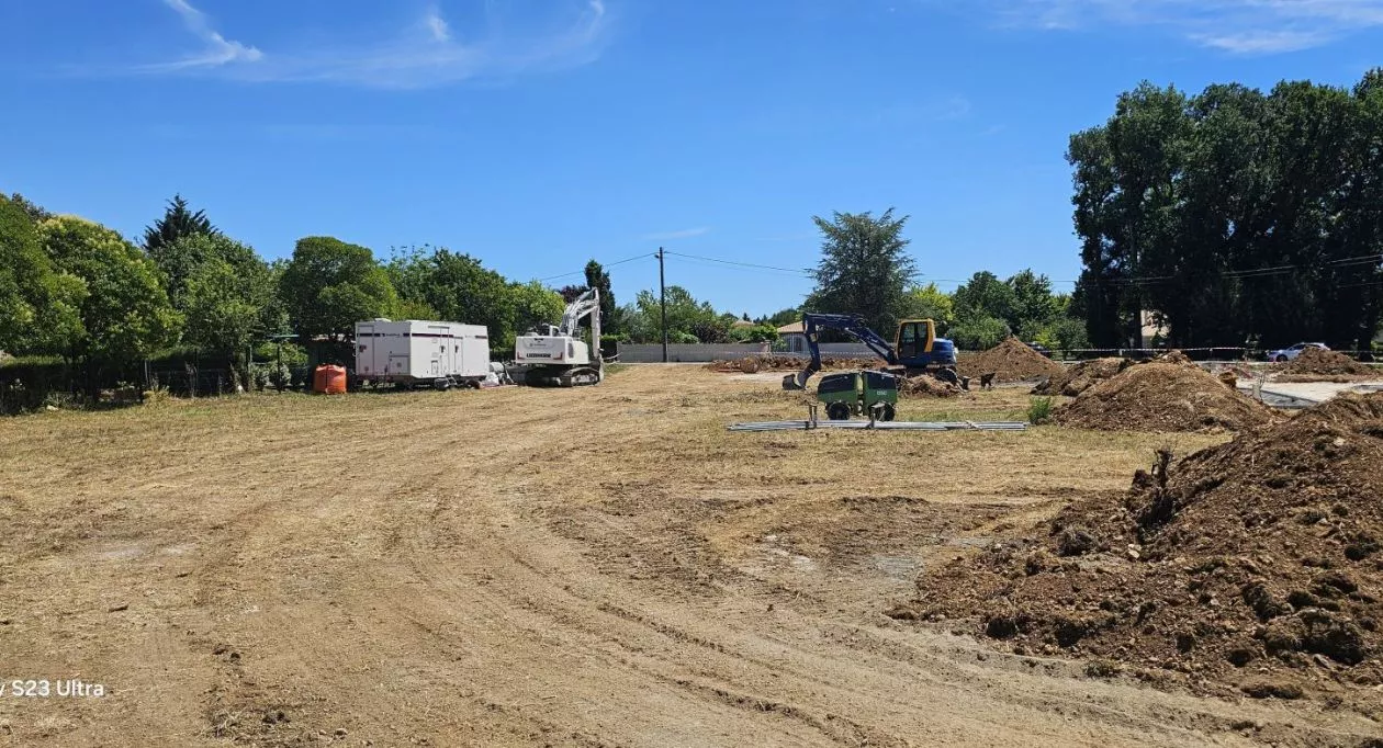 Image 2 Terrain à bâtir de 719 m² à VOEUIL-ET-GIGET (16)