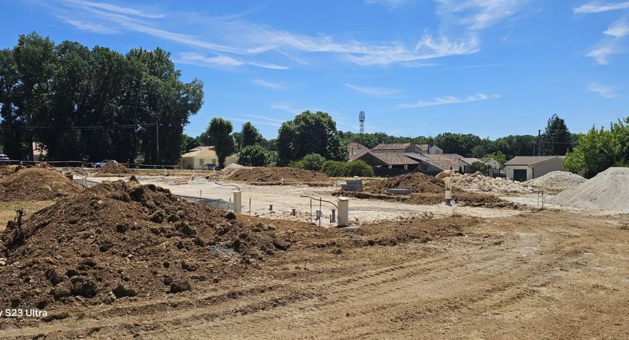 Image 3 Terrain à bâtir de 719 m² à VOEUIL-ET-GIGET (16)