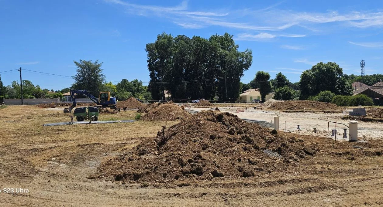 Image 2 Terrain à bâtir de 731 m² à VOEUIL-ET-GIGET (16)