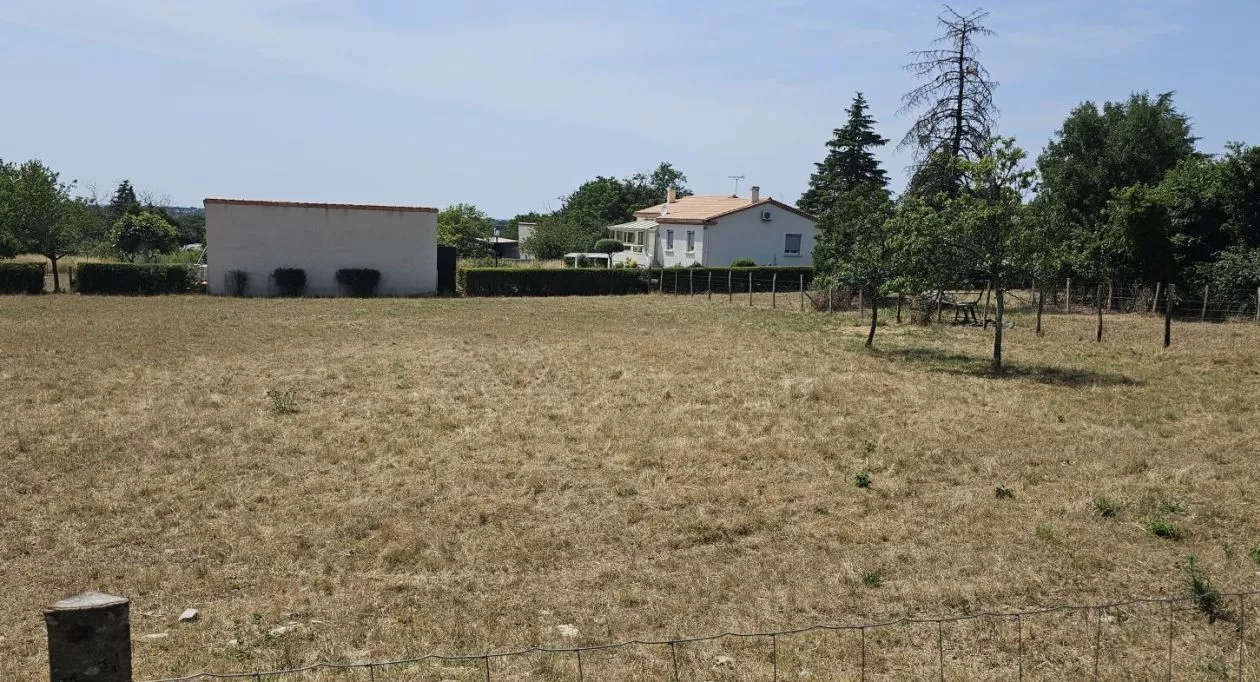 Image 1 Terrain à bâtir de 986 m² à BRIE (16)