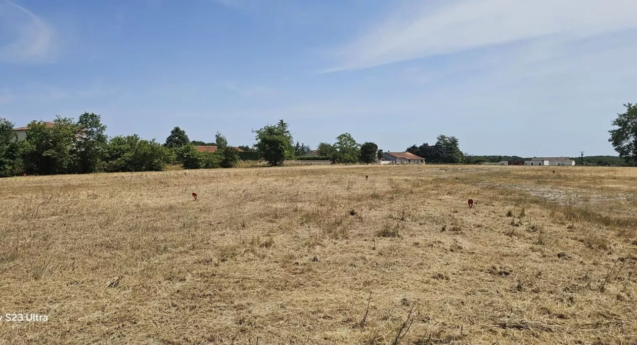 Image 1 Terrain à bâtir de 754 m² à BRIE (16)
