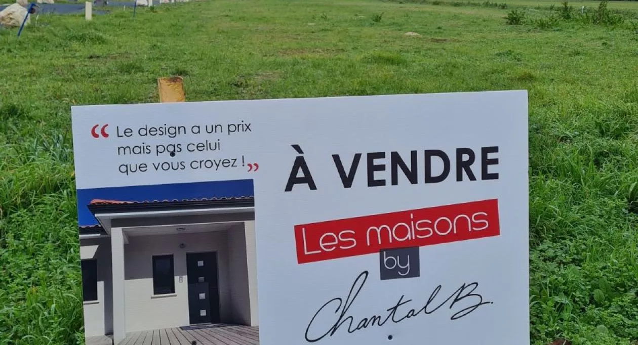 Image 1 Terrain à bâtir de 757 m² à CROIX-CHAPEAU (17)