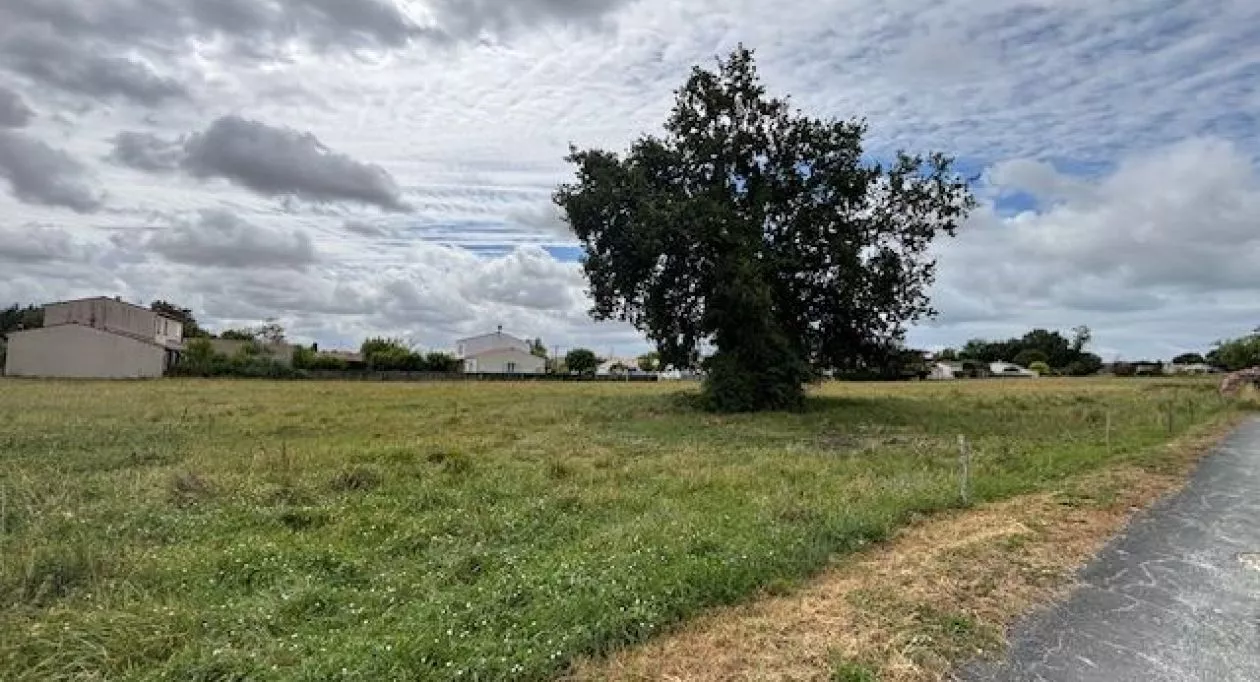 Image 2 Terrain à bâtir de 328 m² à MEDIS (17)