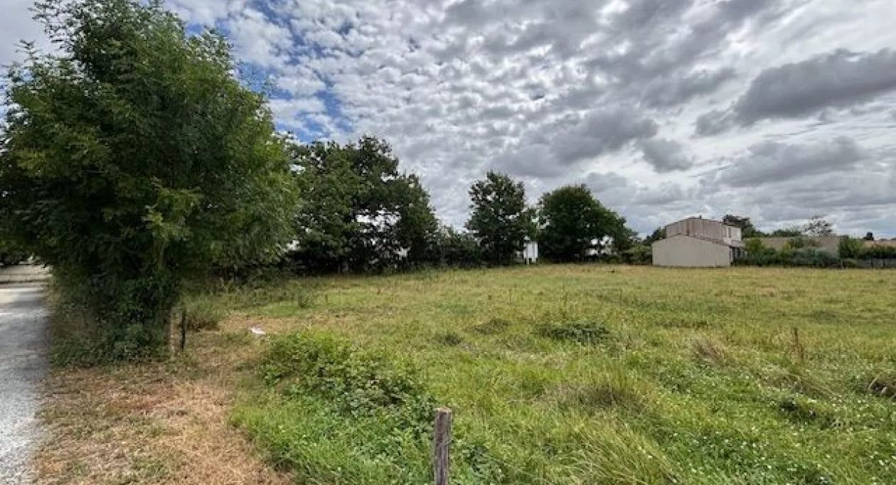 Image 3 Terrain à bâtir de 328 m² à MEDIS (17)