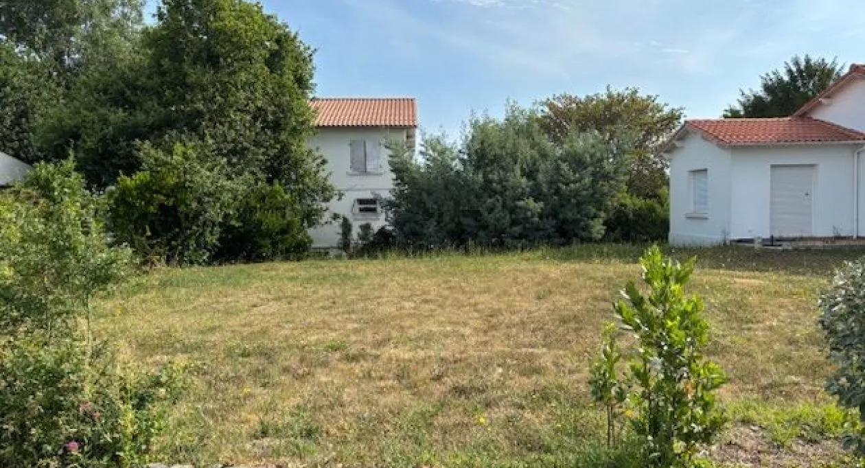 Image 1 Terrain à bâtir de 382 m² à SAINT-PALAIS-SUR-MER (17)