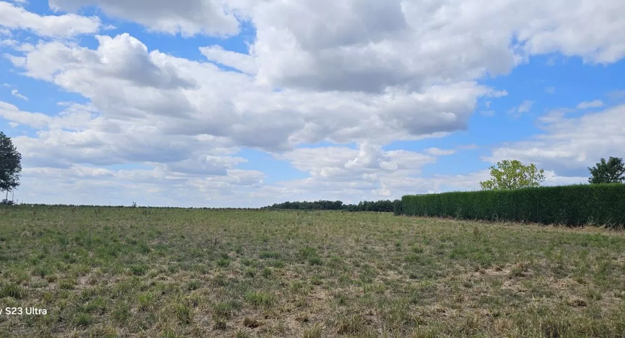 Image 1 Terrain à bâtir de 1624 m² à RIVIERES (16)