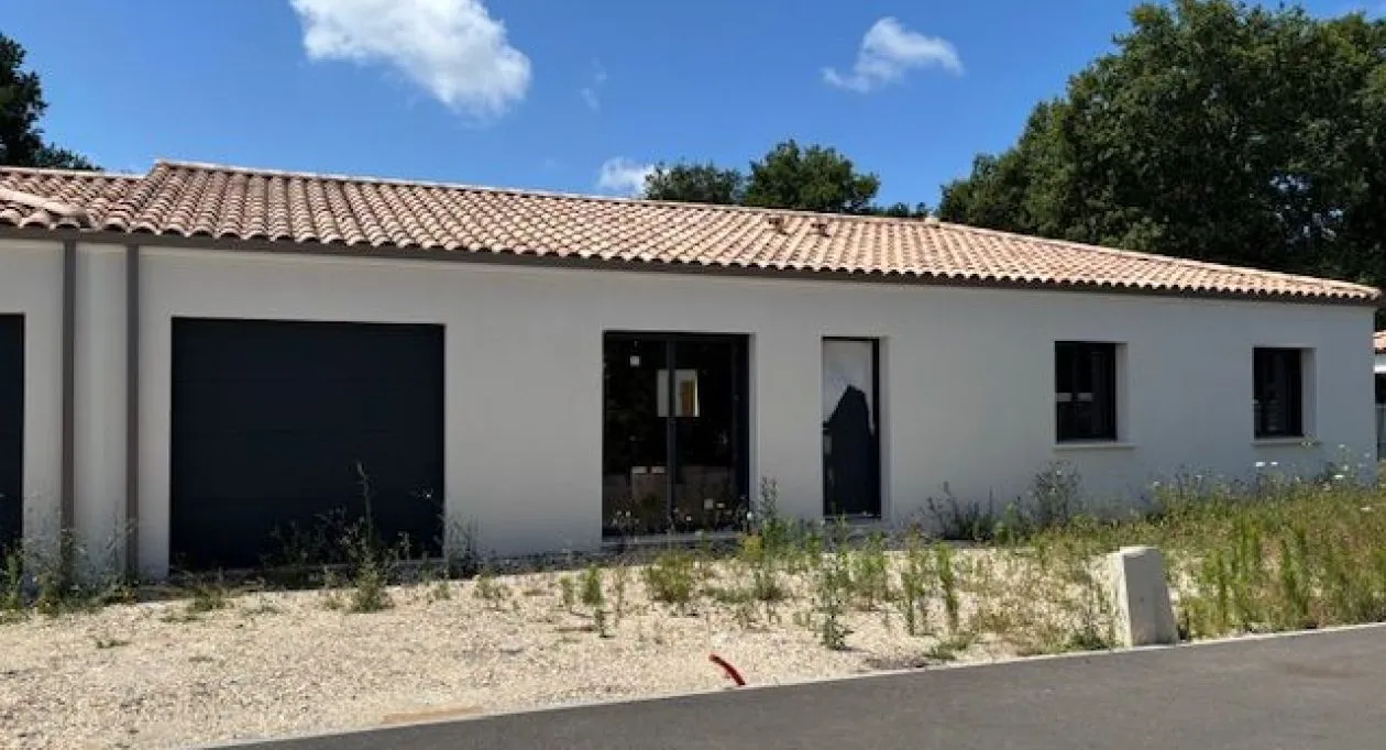 Image 1 VEFA en cours de construction aux Mathes, maison 3 chambres + garage