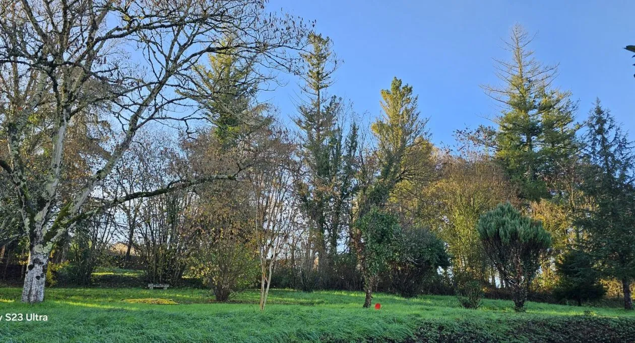 Image 1 Terrain à bâtir de 1138 m² à MAGNAC-SUR-TOUVRE (16)