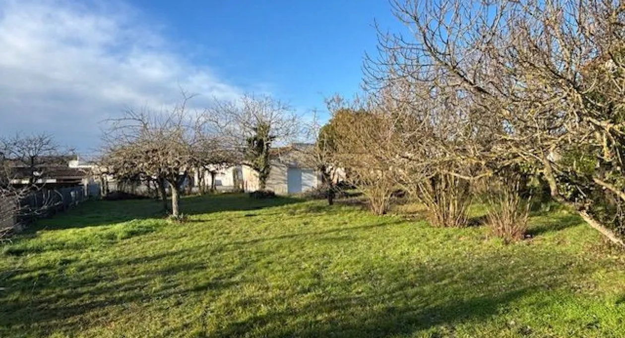 Image 1 Terrain à bâtir de 738 m² à SEMUSSAC (17)