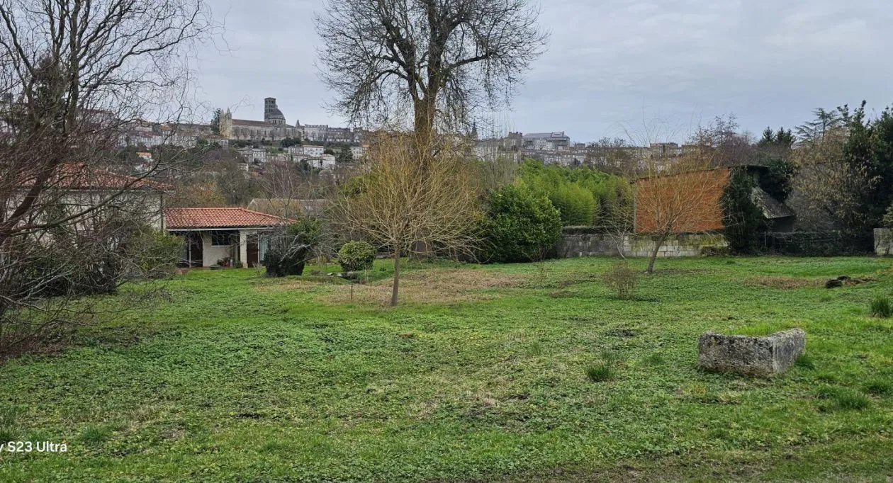 Image 2 Terrain à bâtir de 900 m² à ANGOULEME (16)