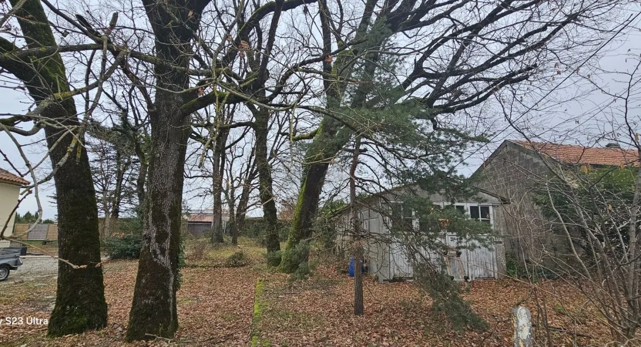 Image 1 Terrain à bâtir de 787 m² à VOEUIL-ET-GIGET (16)