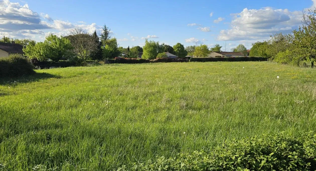 Image 3 Terrain à bâtir de 1050 m² à MAGNAC-SUR-TOUVRE (16)