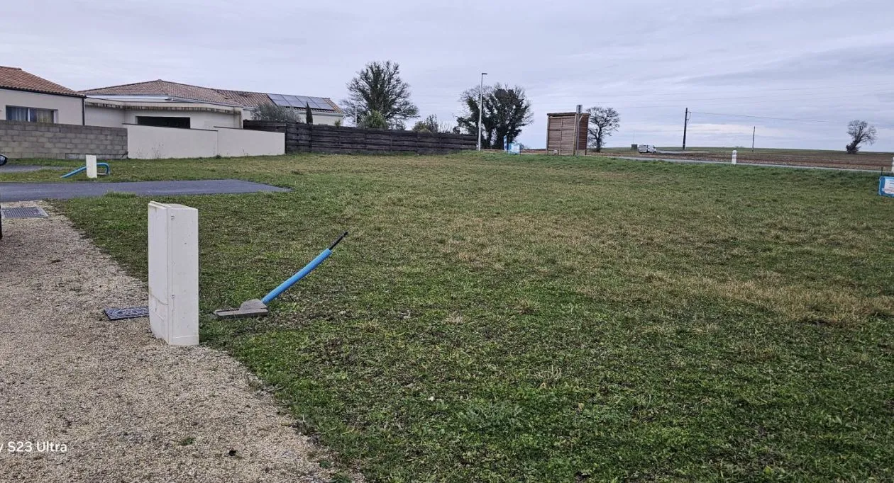 Image 2 Terrain à bâtir de 528 m² à RUELLE-SUR-TOUVRE (16)