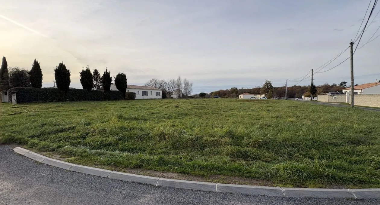 Image 1 Terrain à bâtir de 1055 m² à BOIS (17)