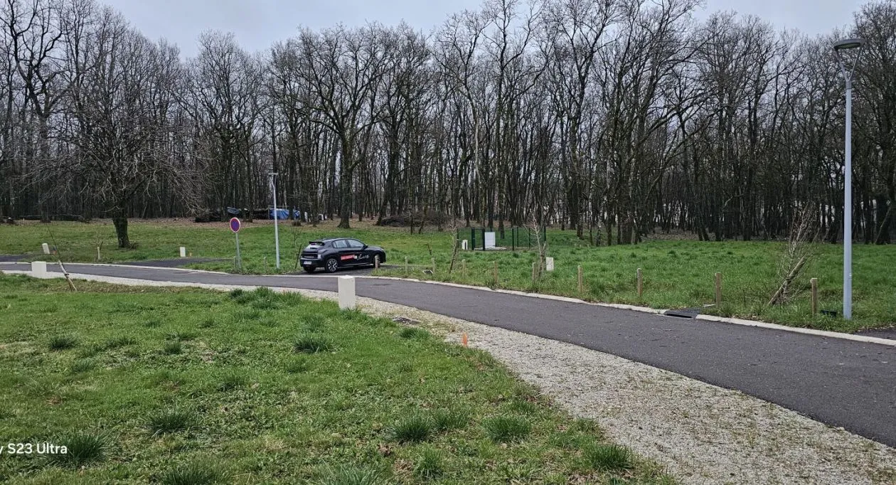 Image 1 Terrain à bâtir de 525 m² à FLEAC (16)