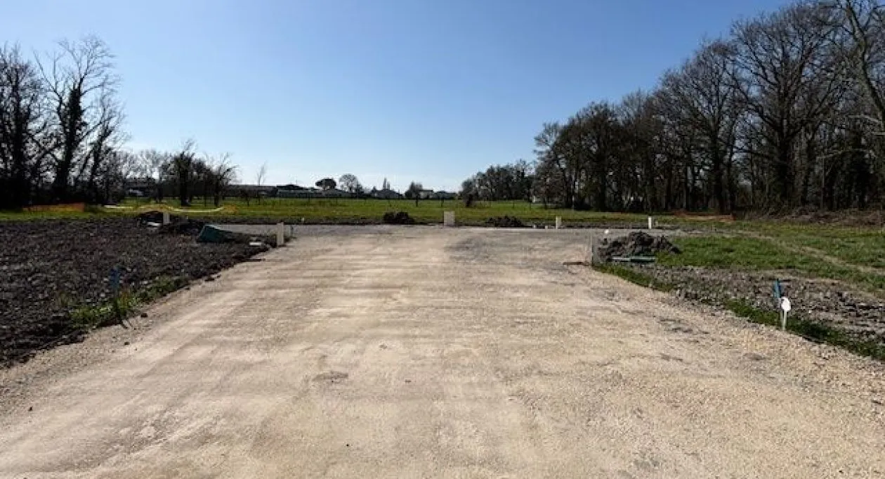 Image 1 Terrain à bâtir de 316 m² à MEDIS (17)