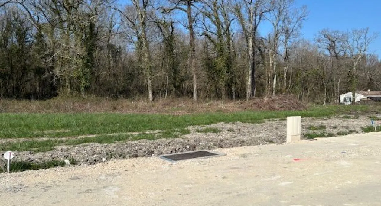 Image 1 Terrain à bâtir de 431 m² à MEDIS (17)