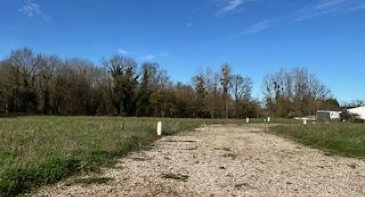 Image 2 Terrain à bâtir de 834 m² à MONTPELLIER-DE-MEDILLAN (17)