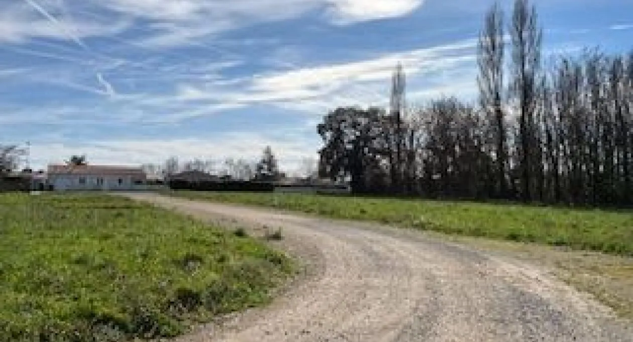 Image 2 Terrain à bâtir de 806 m² à MONTPELLIER-DE-MEDILLAN (17)