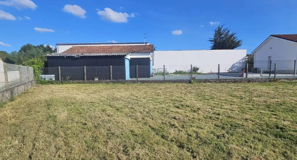 Image 2 Terrain à bâtir de 467 m² à SAINT-SULPICE-DE-ROYAN (17)