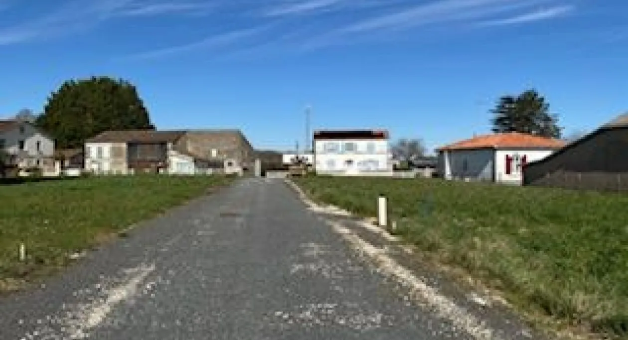 Image 1 Terrain à bâtir de 532 m² à SAINT-GERMAIN-DU-SEUDRE (17)