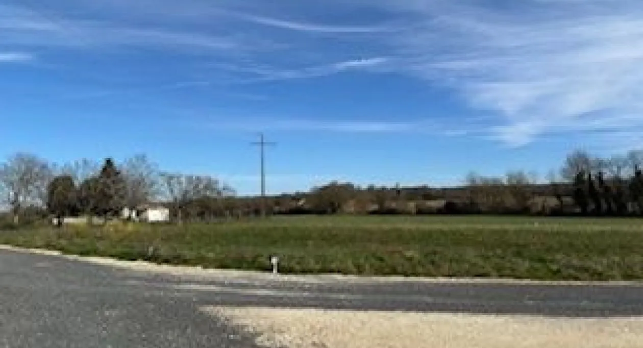 Image 1 Terrain à bâtir de 689 m² à SAINT-GERMAIN-DU-SEUDRE (17)