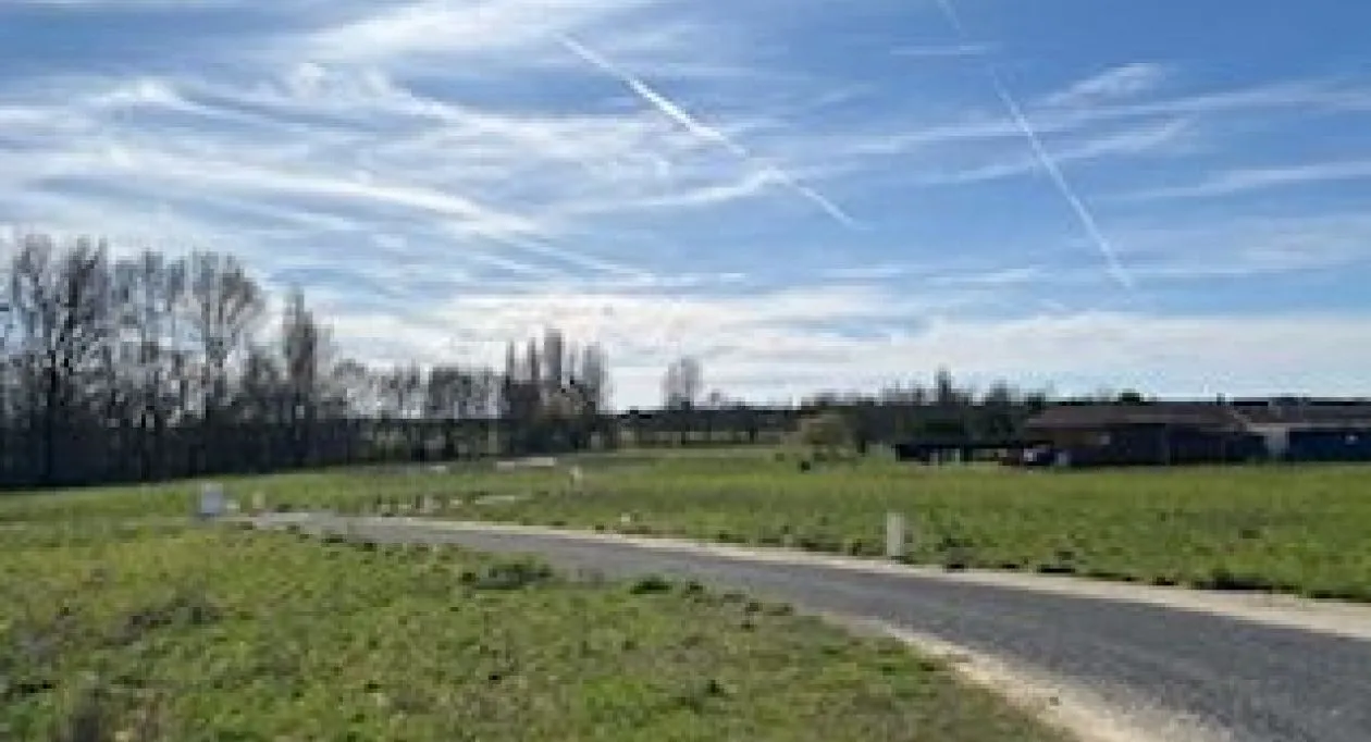 Image 1 Terrain à bâtir de 662 m² à SAINT-GERMAIN-DU-SEUDRE (17)