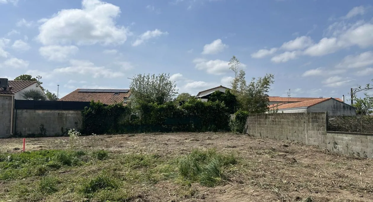 Image 1 Terrain à bâtir de 473 m² à DOMPIERRE-SUR-MER (17)