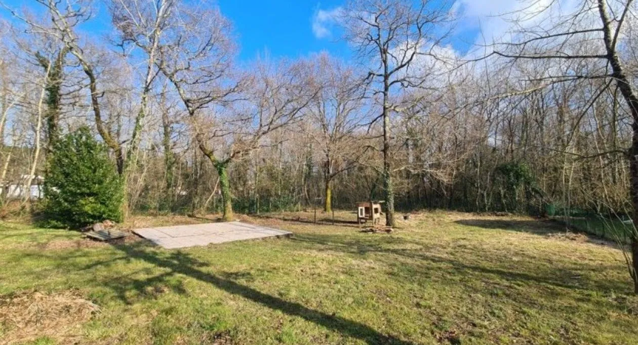Image 1 Terrain à bâtir de 830 m² à BREUILLET (17)